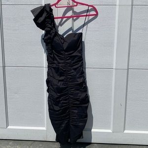Cach’e size 4 black body con dress with roushing.